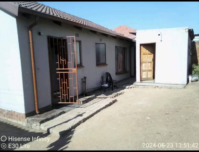 2 BEDROOM HOUSE FOR SALE IN SOSHANGUVE FF